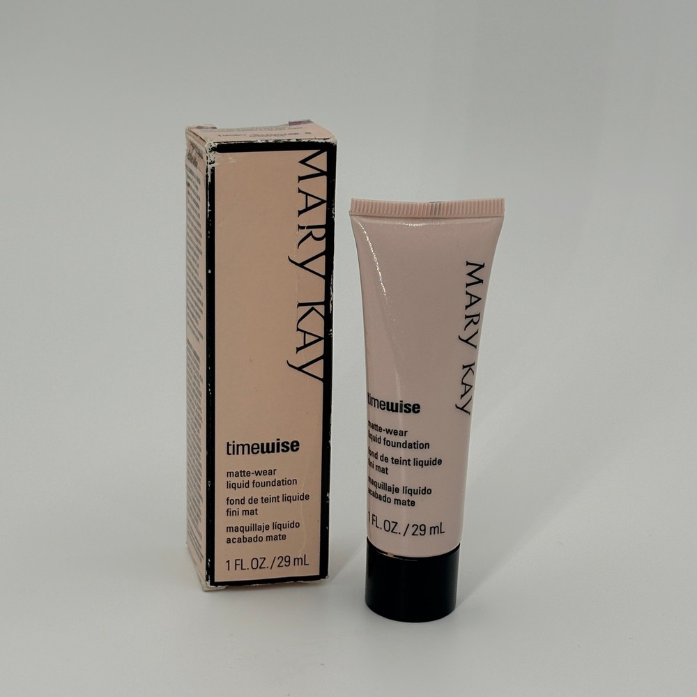 Mary Kay TimeWise Matte-Wear Liquid Foundation Ivory 5 1oz 29ml NOS